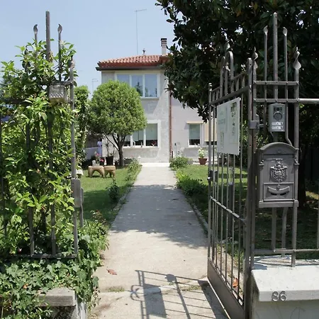 Civico 86 Homestay *